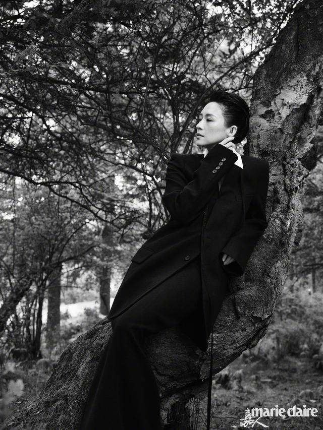 43岁章子怡登上金九封面，让我get到啥叫高级！美从来与年龄无关休闲区蓝鸢梦想 - Www.slyday.coM