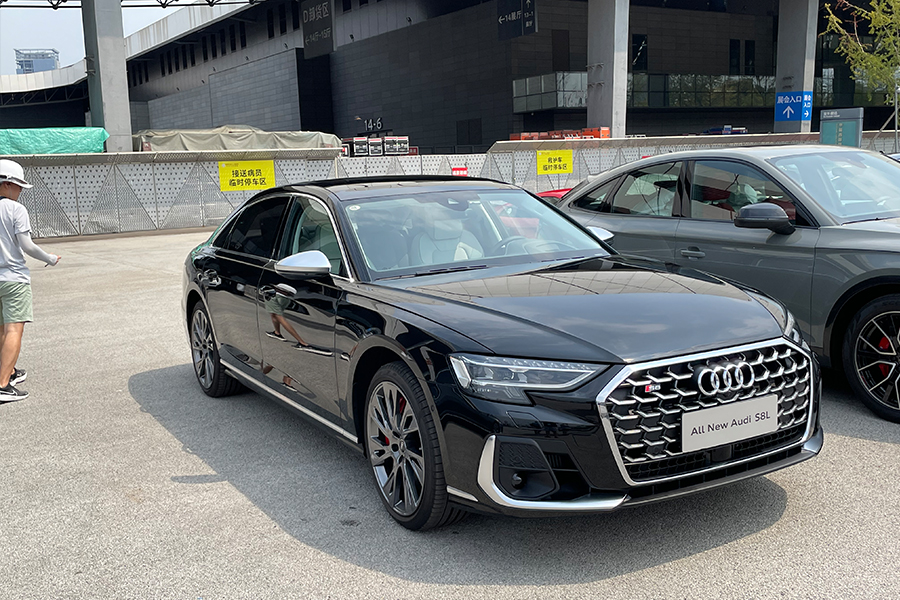 2022成都车展探馆新款奥迪s8l