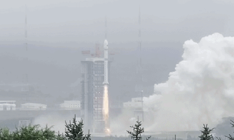 长二丁火箭一飞冲天（胡蓝月 摄）