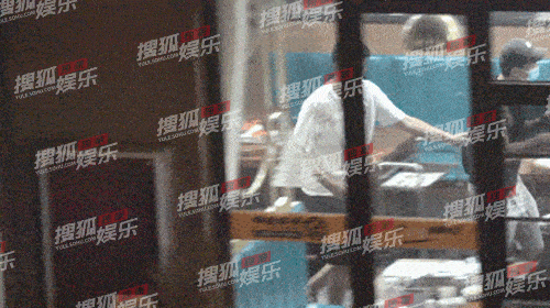 赵丽颖林更新私下聚餐，两人步伐不稳疑醉酒，期待《与凤行》早日播出休闲区蓝鸢梦想 - Www.slyday.coM