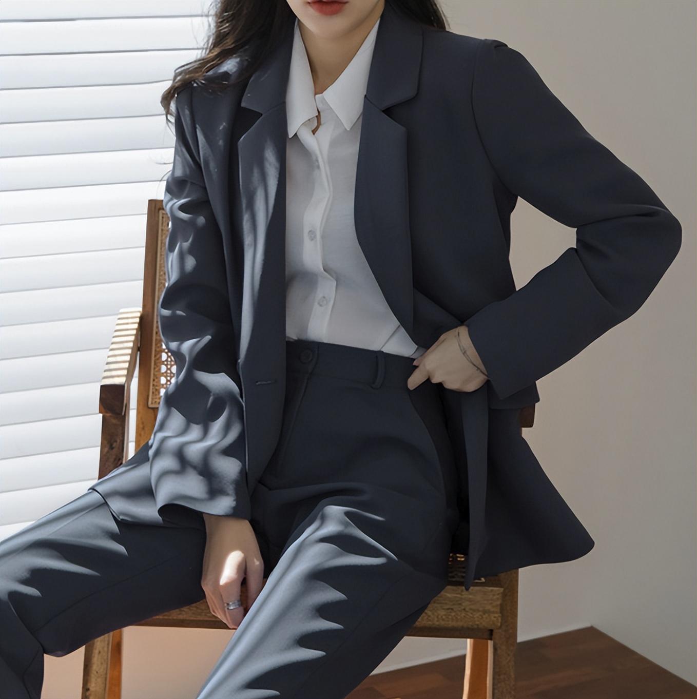 别再只穿白衬衫了!试试这几款风格更有惊喜感,非常适合早秋造型休闲区蓝鸢梦想 - Www.slyday.coM 别再只穿白衬衫了!试试这几款风格更有惊喜感,非常适合早秋造型休闲区蓝鸢梦想 - Www.slyday.coM