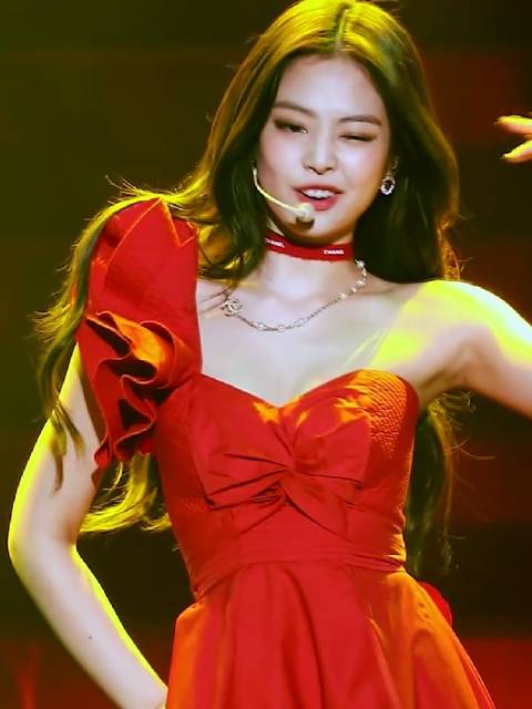 jennie就是为舞台而生吧不管跳什么都有那种范儿