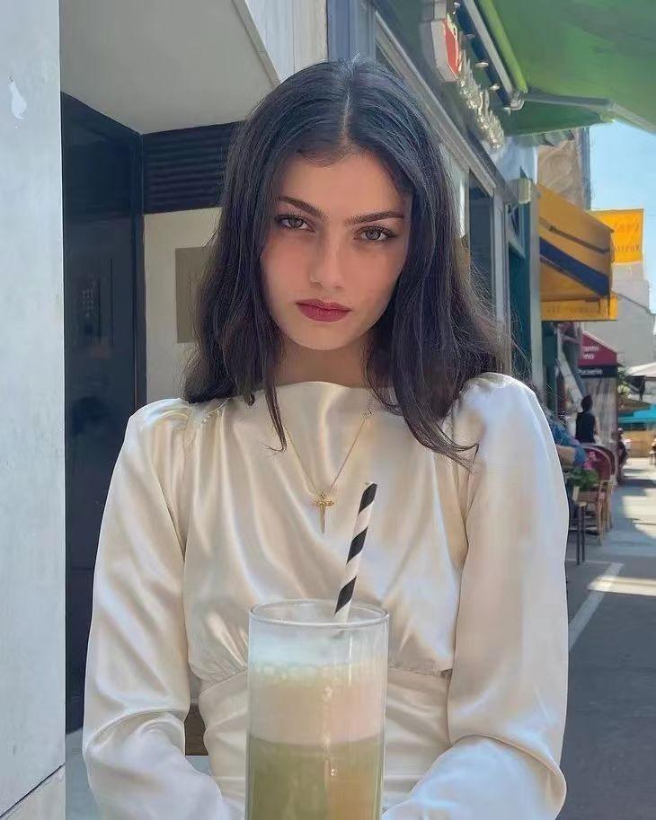 别再只穿白衬衫了!试试这几款风格更有惊喜感,非常适合早秋造型休闲区蓝鸢梦想 - Www.slyday.coM 别再只穿白衬衫了!试试这几款风格更有惊喜感,非常适合早秋造型休闲区蓝鸢梦想 - Www.slyday.coM