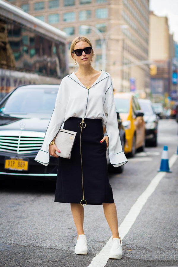 别再只穿白衬衫了!试试这几款风格更有惊喜感,非常适合早秋造型休闲区蓝鸢梦想 - Www.slyday.coM 别再只穿白衬衫了!试试这几款风格更有惊喜感,非常适合早秋造型休闲区蓝鸢梦想 - Www.slyday.coM