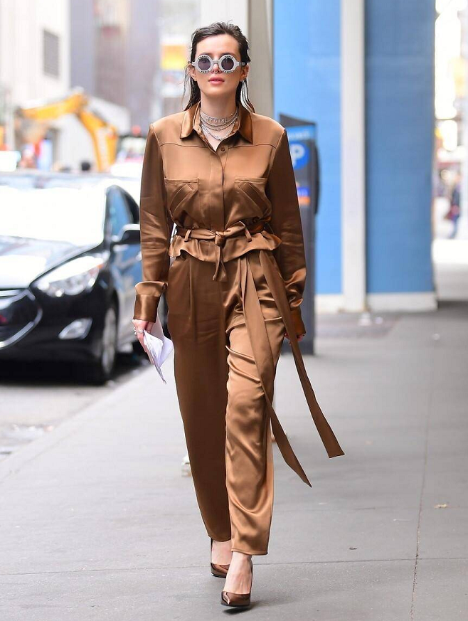 别再只穿白衬衫了!试试这几款风格更有惊喜感,非常适合早秋造型休闲区蓝鸢梦想 - Www.slyday.coM 别再只穿白衬衫了!试试这几款风格更有惊喜感,非常适合早秋造型休闲区蓝鸢梦想 - Www.slyday.coM