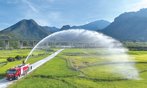 引来八方水浸润干渴田