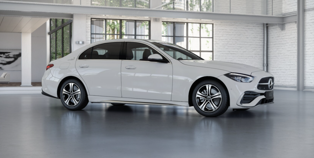 买LOGO还是买产品？解读三款豪华品牌中型车入门车型！