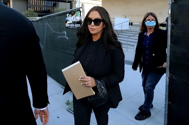 尊重隐私！科比遗体照泄漏案瓦妮莎胜诉 获赔1600万美元巨款休闲区蓝鸢梦想 - Www.slyday.coM