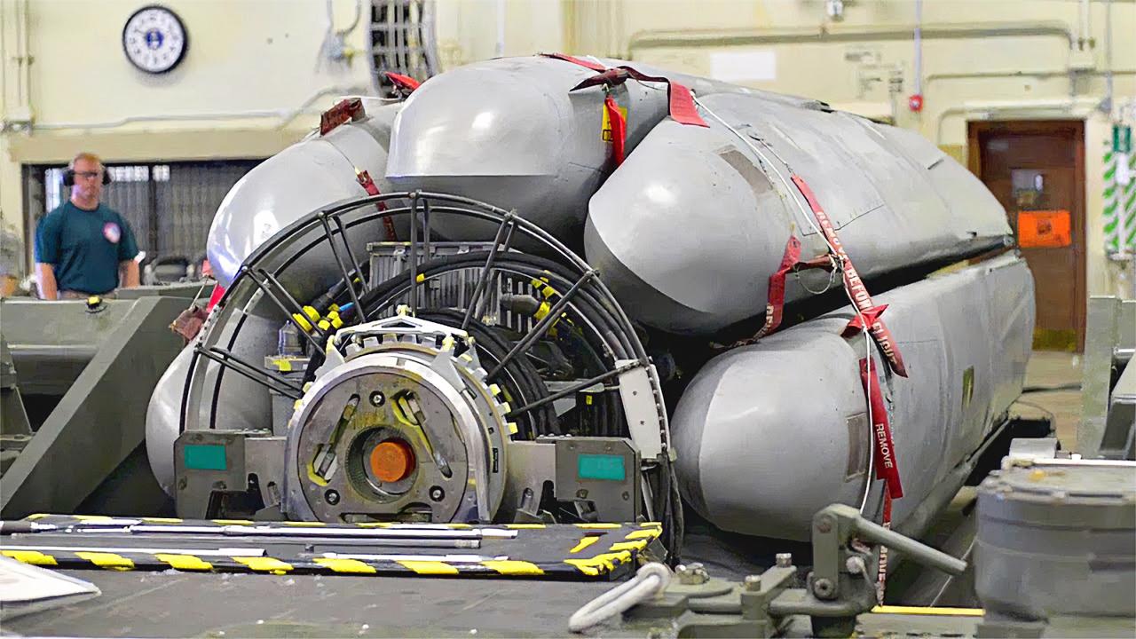 详解agm-86巡航导弹,可携带核弹头巡航2400千米,命中精度2.5米