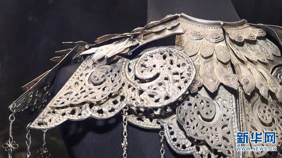 博物馆里的时尚单品|"网红文物"壮族银披肩