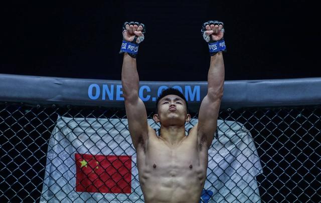 唐凯夺得世界冠军，中国第一人！美国选手赛后主动拥抱，竖大拇指休闲区蓝鸢梦想 - Www.slyday.coM