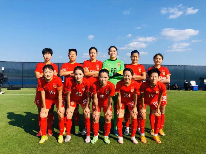 中国女足赴美集训。
