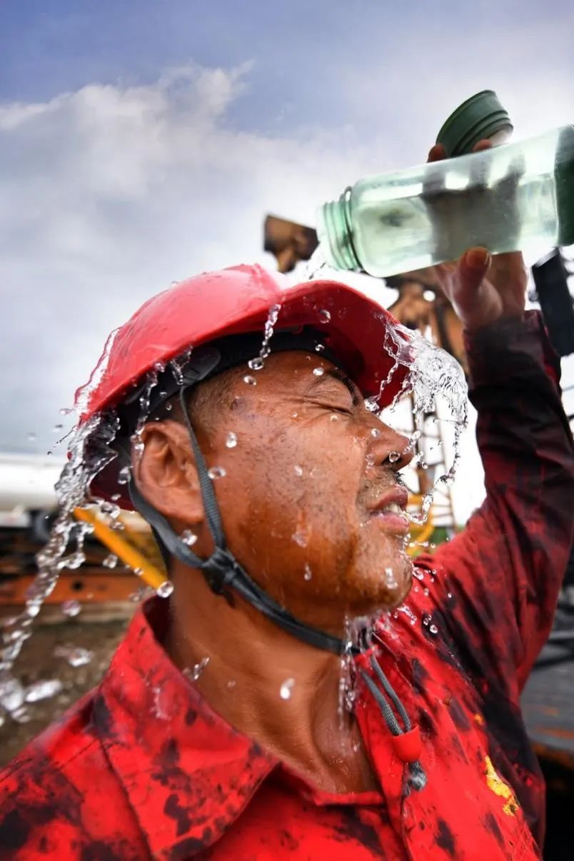 交烤卷汗水石油人的夏日勋章