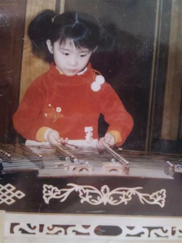 被10万人点赞的爱情！95后硕士情侣直播间演奏扬琴火了，民乐版《青花瓷》竟如此动听休闲区蓝鸢梦想 - Www.slyday.coM