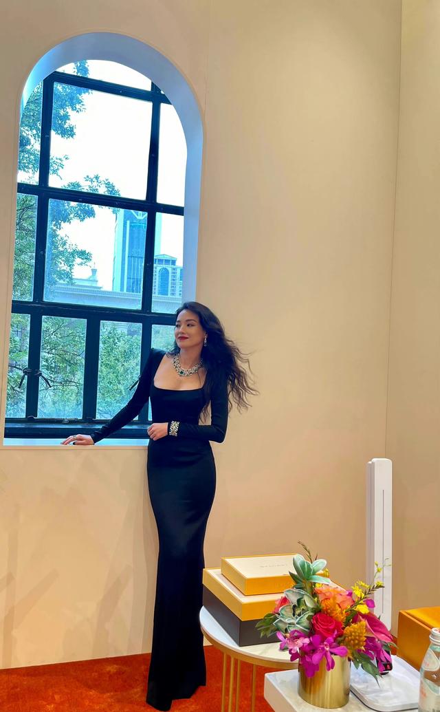 不愧是风情万种的代名词,背影动图秒杀我__财经头条