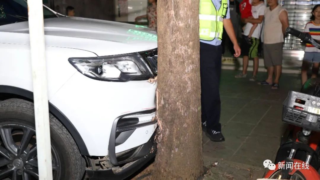 男子为帮女友修手机醉驾冲卡， 得知将面临刑罚，他直扇自己耳光......休闲区蓝鸢梦想 - Www.slyday.coM