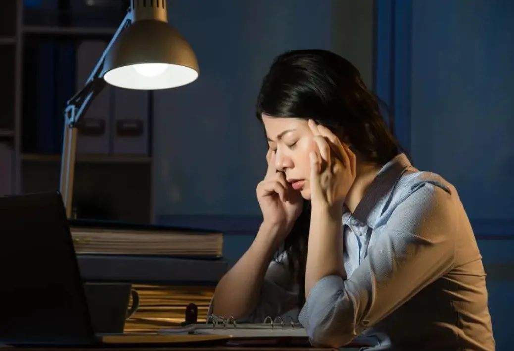 熬夜后补觉有效吗?科学家研究发现补觉未必能修复对大脑的持久损伤__财经头条