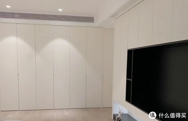 为何一门到顶，逐渐“跌下神坛”了？这些使用痛点，终将毁了它|柜子|柜门|顶上|设计师|拉手_新浪新闻