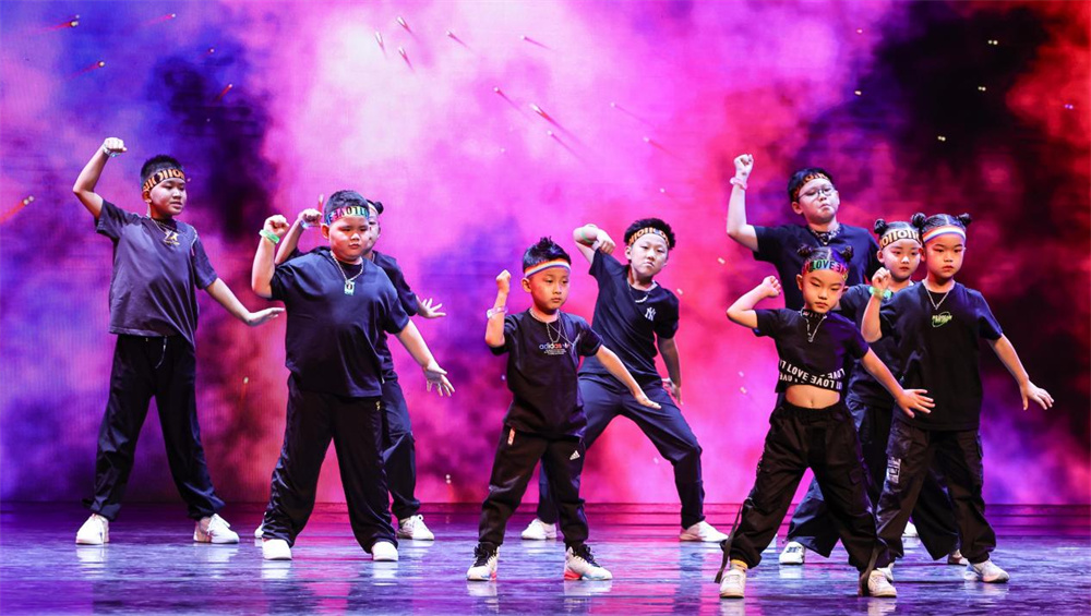 东艺少儿街舞团演绎《tiger》