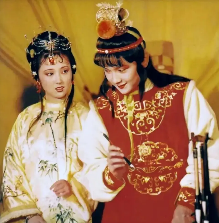 绛珠草的别名那么多，为何曹雪芹老师却独独选中“绛珠草”呢？|林黛玉|黛玉|曹雪芹_新浪新闻