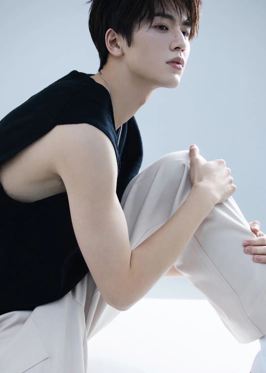 请内娱男明星按照这种身材内卷!__财经头条