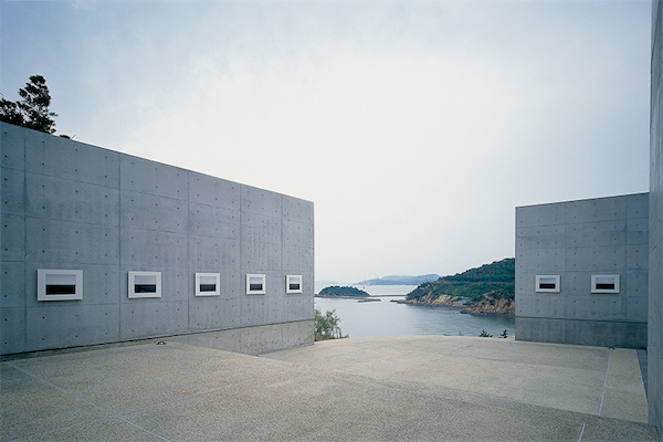 在直岛倍乐生之家展览的杉本博司"海景"系列
