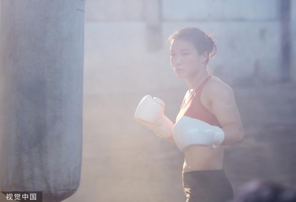 张伟丽训练备战。