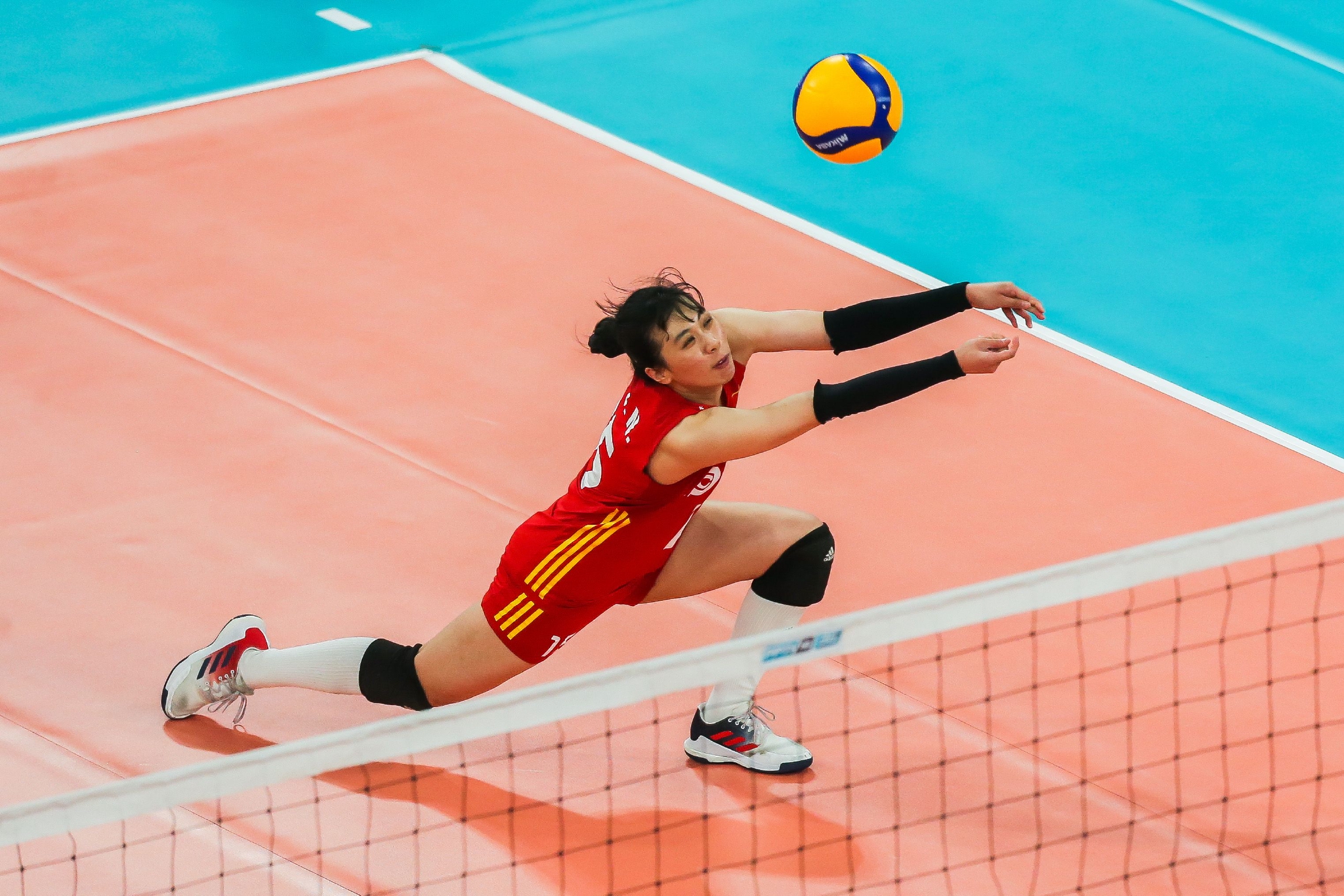 排球——女排亚洲杯:中国队晋级决赛|中国队|扣球|女排_新浪新闻