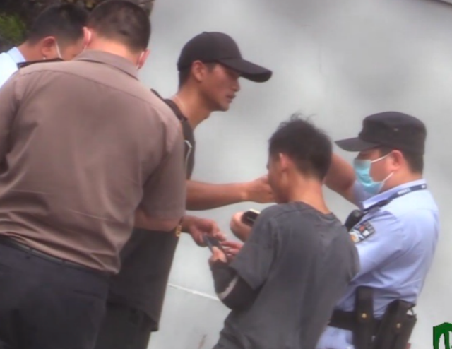 《莲花楼》剧组人员殴打代拍！对方鼻子骨折满脸血，场面暴力吓人休闲区蓝鸢梦想 - Www.slyday.coM