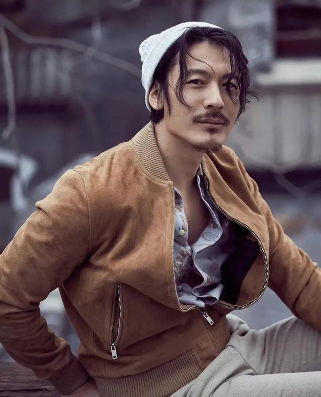 王东家暴老婆的监控视频曝光,还真有网友为他喊冤