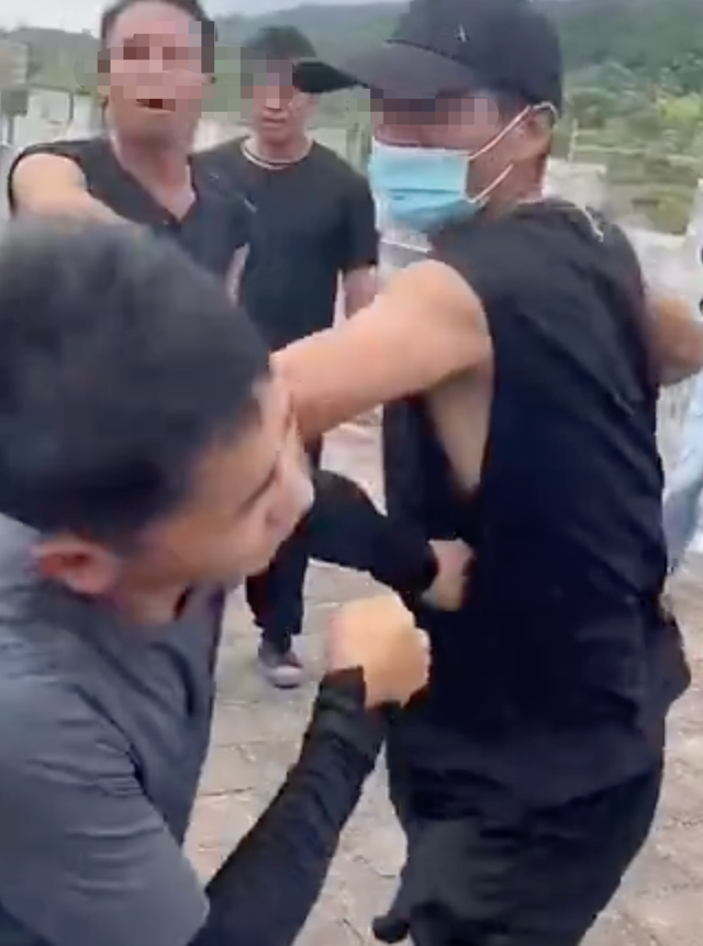 《莲花楼》剧组人员殴打代拍！对方鼻子骨折满脸血，场面暴力吓人休闲区蓝鸢梦想 - Www.slyday.coM