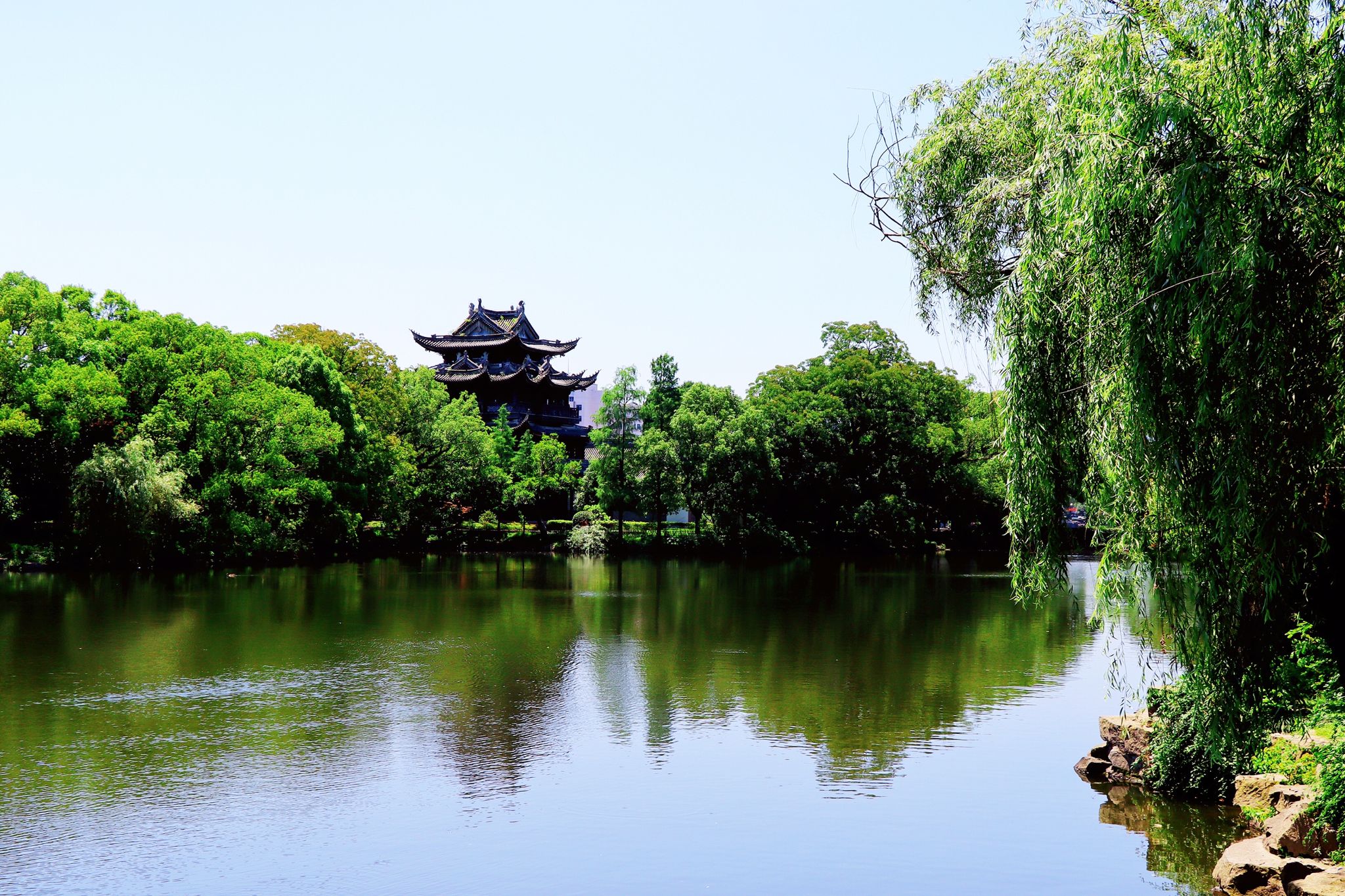 被诗人誉为小西湖,面积不大却亭台楼阁遍布|临海|东湖|小西湖_新浪