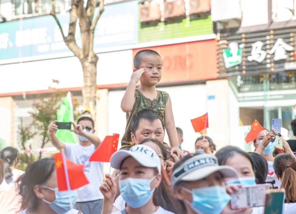 “这辈子第一次见到这么大的场面”休闲区蓝鸢梦想 - Www.slyday.coM
