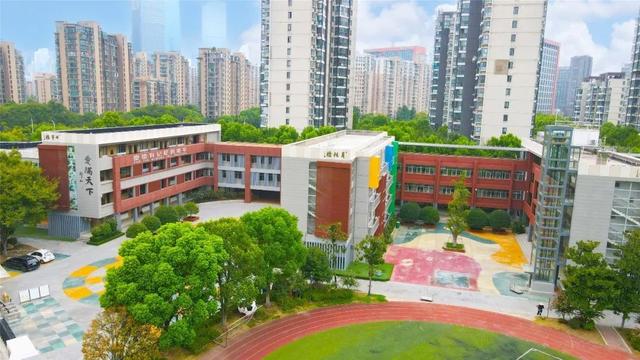 新学期遇见新校园南师附中新城小学理想童年号列车出发