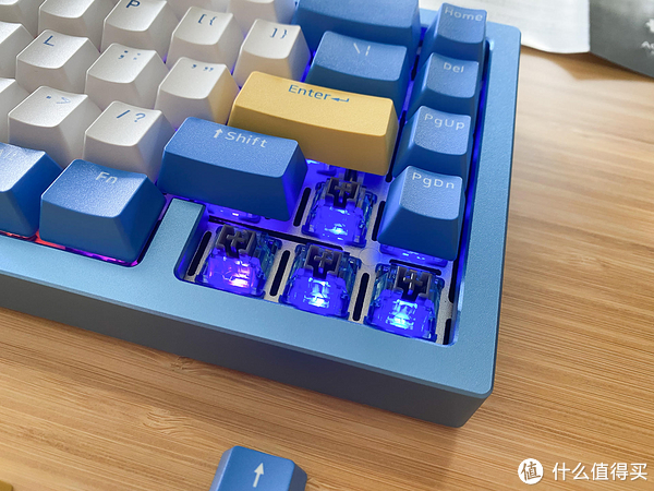 忍了三年我受够了，重新打造清爽客厅书房桌面和书架，不再是垃圾堆，边设计边改造（改变上篇）休闲区蓝鸢梦想 - Www.slyday.coM