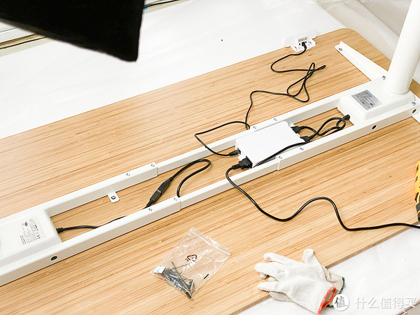 忍了三年我受够了，重新打造清爽客厅书房桌面和书架，不再是垃圾堆，边设计边改造（改变上篇）休闲区蓝鸢梦想 - Www.slyday.coM