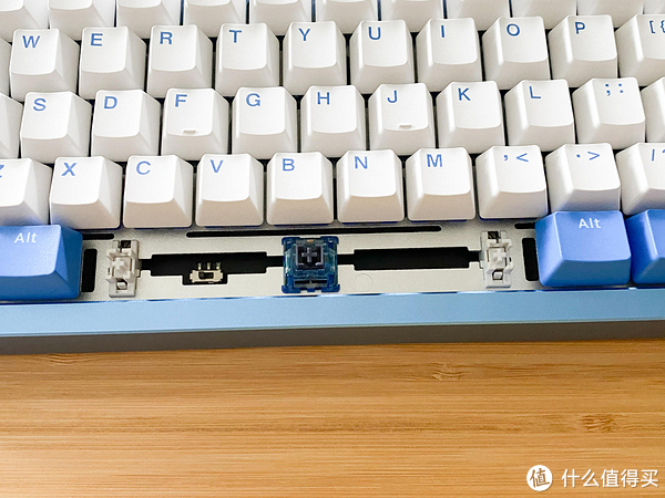 忍了三年我受够了，重新打造清爽客厅书房桌面和书架，不再是垃圾堆，边设计边改造（改变上篇）休闲区蓝鸢梦想 - Www.slyday.coM