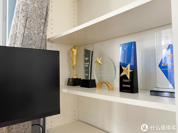 忍了三年我受够了，重新打造清爽客厅书房桌面和书架，不再是垃圾堆，边设计边改造（改变上篇）休闲区蓝鸢梦想 - Www.slyday.coM