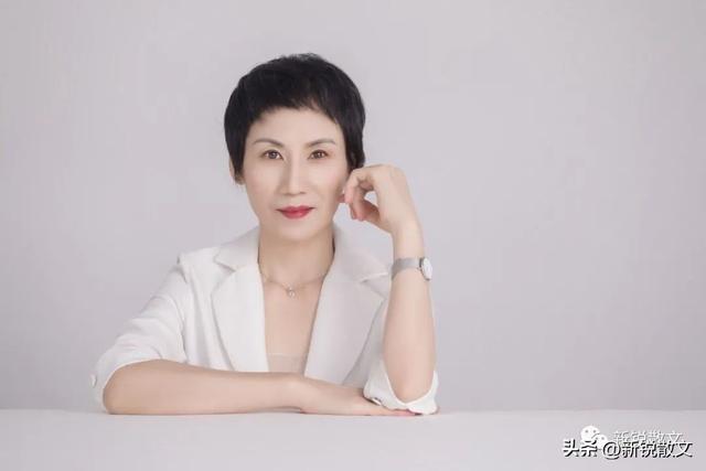在高原，我第一次见到这么干净，这么圣洁，这么美丽，这么的地方休闲区蓝鸢梦想 - Www.slyday.coM
