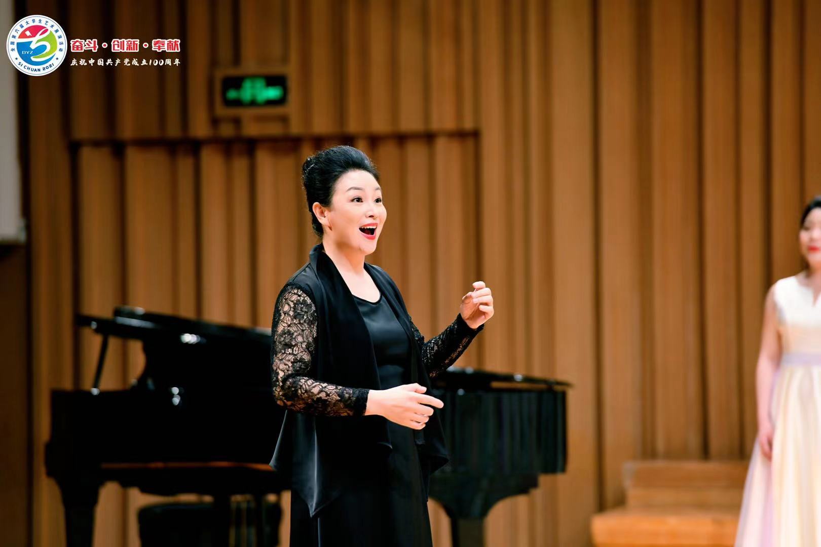 王海灵有丰富的合唱指挥经验中外合唱大咖上课为期6