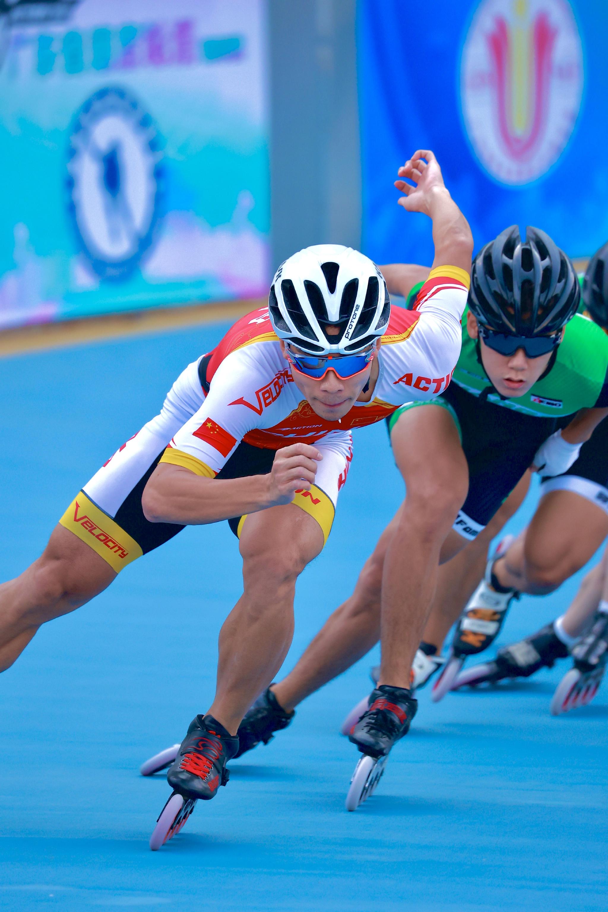 追光一座滨海城区的轮滑十八载