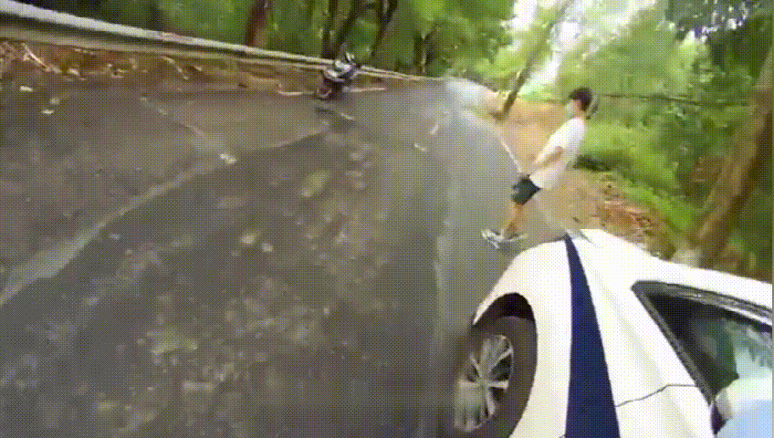 16岁少年手术台上被紧急暂停，医生：少了一块骨头！这时，他出手了……休闲区蓝鸢梦想 - Www.slyday.coM