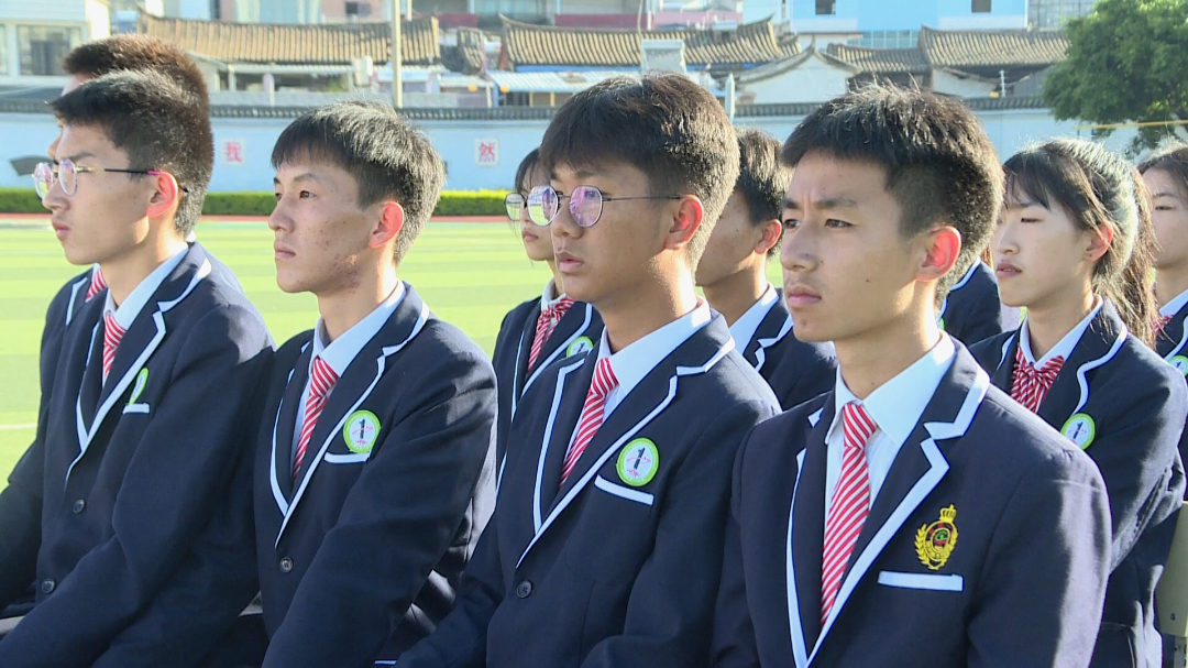 【石屏一中高一年级学生 高玺钦】刚入高中会有短暂的迷茫,但只要一步