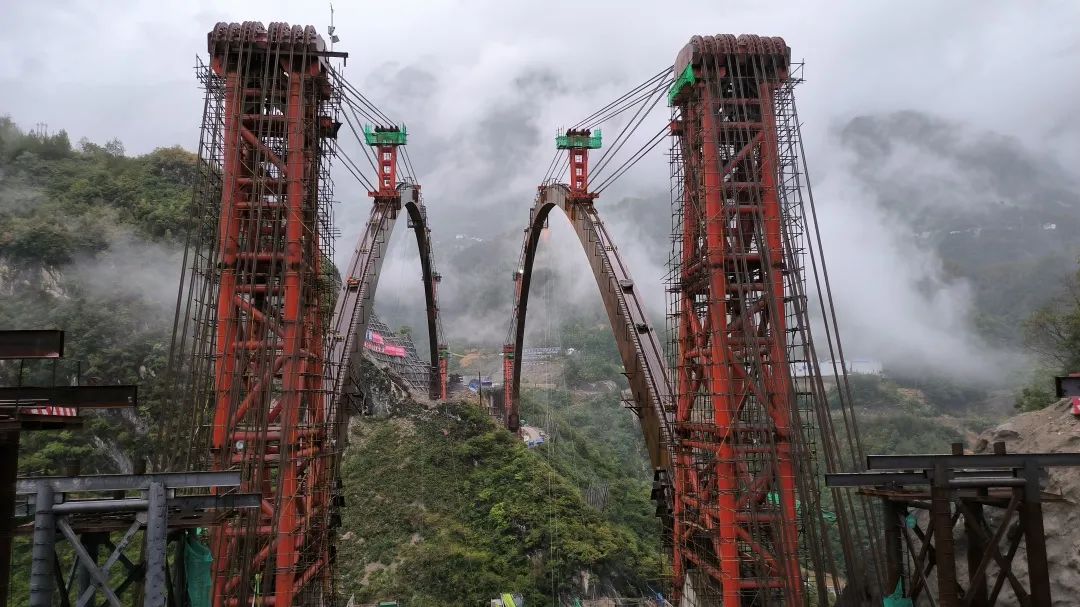 5公里,今年底将通至重庆市城口县城,结束城口县不通高速公路历史,全线