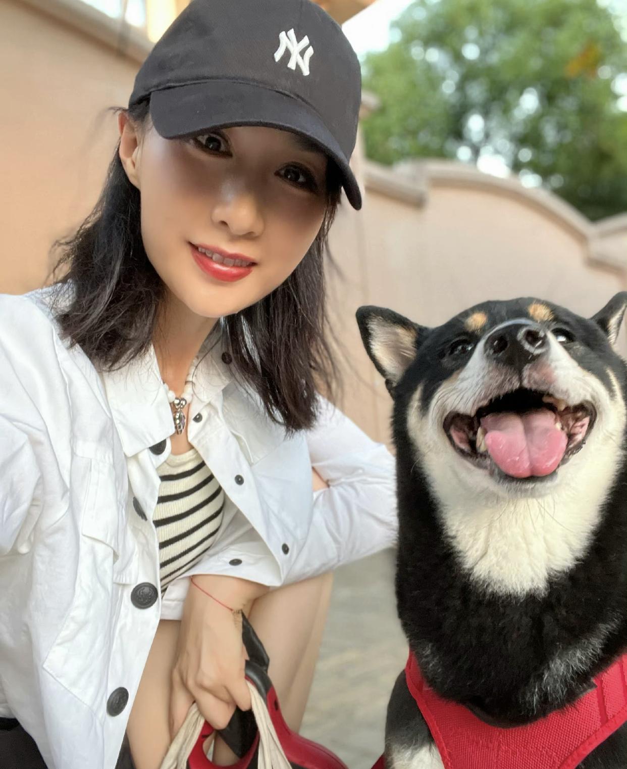 雷佳音老婆罕见秀恩爱,为老公庆生曝光豪宅内景,颜值回春似少女|雷佳