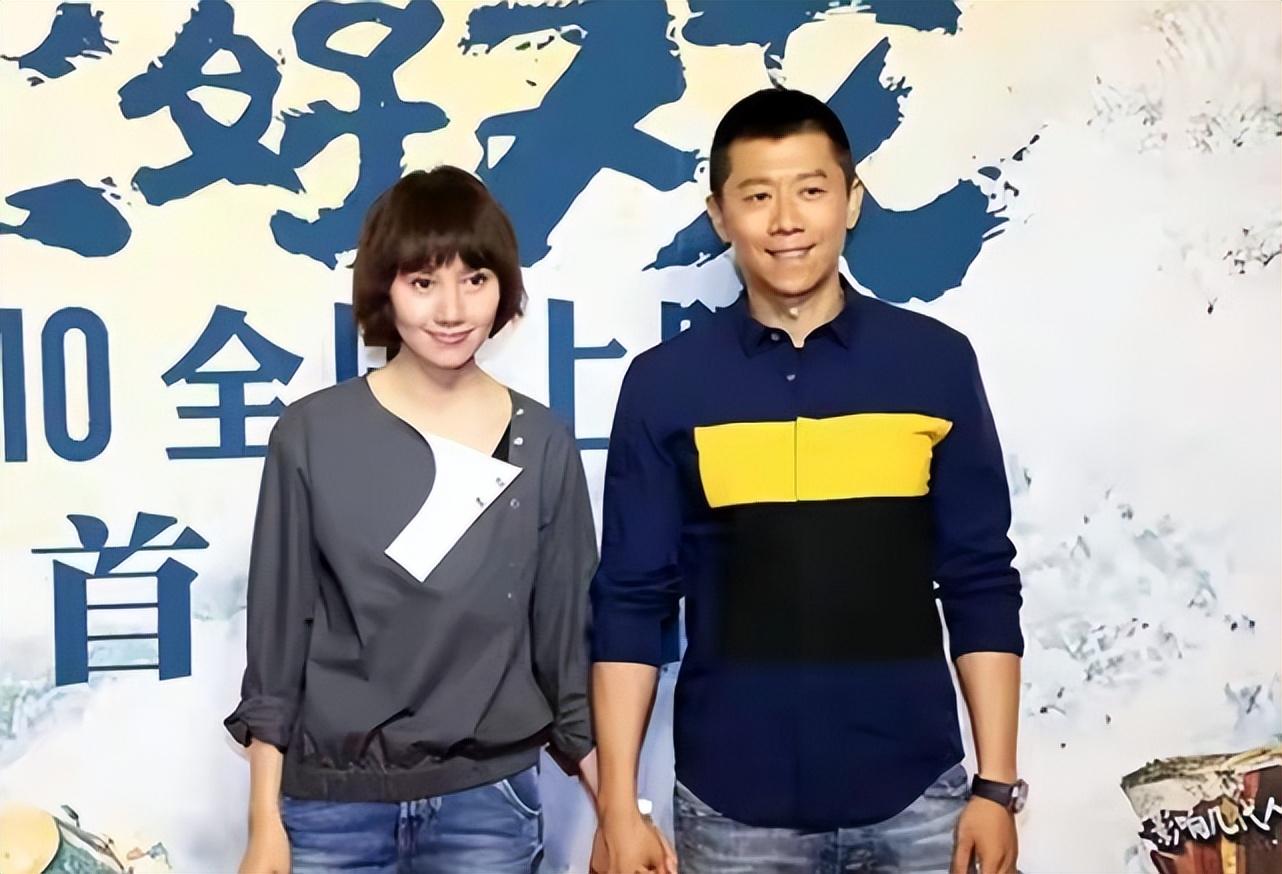 袁泉夏雨夫妇同框,俩人同穿牛仔裤很般配,低调朴素没明星架子|夏雨