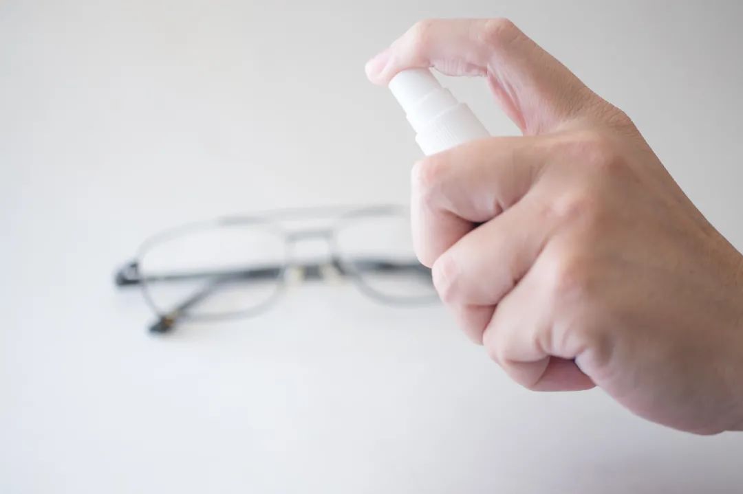 眼镜布根本不能擦眼镜!|纸巾_新浪财经_新浪网