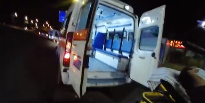 妻子车祸，丈夫赶路悲痛到四肢抽搐并全程哭喊：要等我啊！休闲区蓝鸢梦想 - Www.slyday.coM