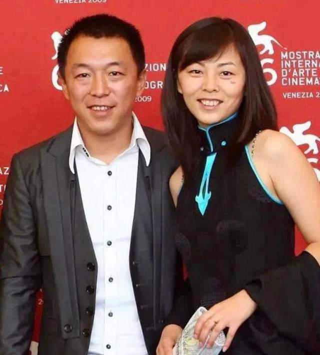 那英老公孟桐露面,为黄渤庆生到凌晨两点,两人勾肩搭背感情深厚|孟桐|黄渤|那英_新浪新闻