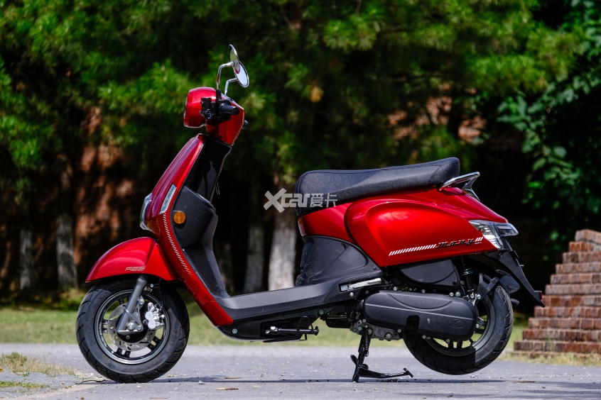 如果拿自家any like q150来对比的话,你会发现new many125的尾部设计